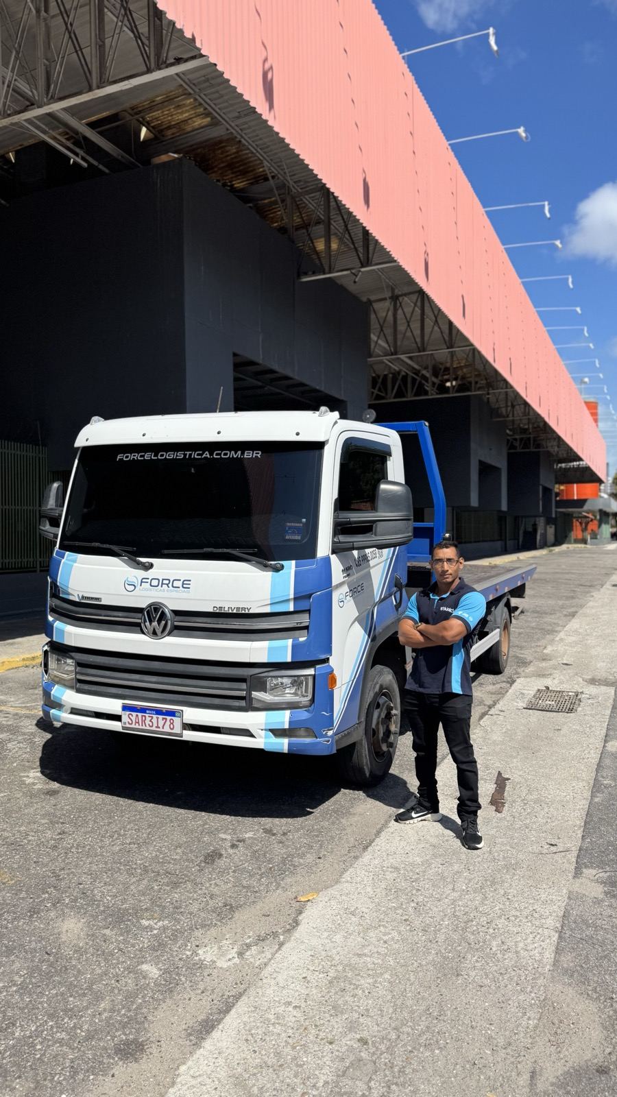 Caminhão guincho plataforma Force Reboque em Fortaleza